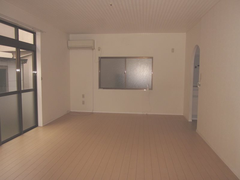 安行原貸家 リビング