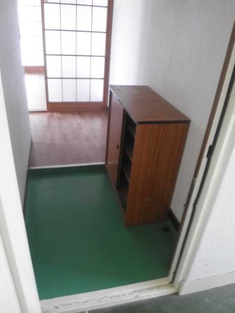 メゾンハイツ市川  玄関