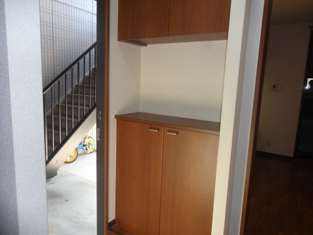 エステート西伊刈 玄関