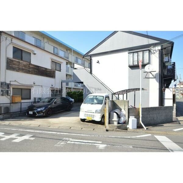 エステートピアサンピース  駐車場