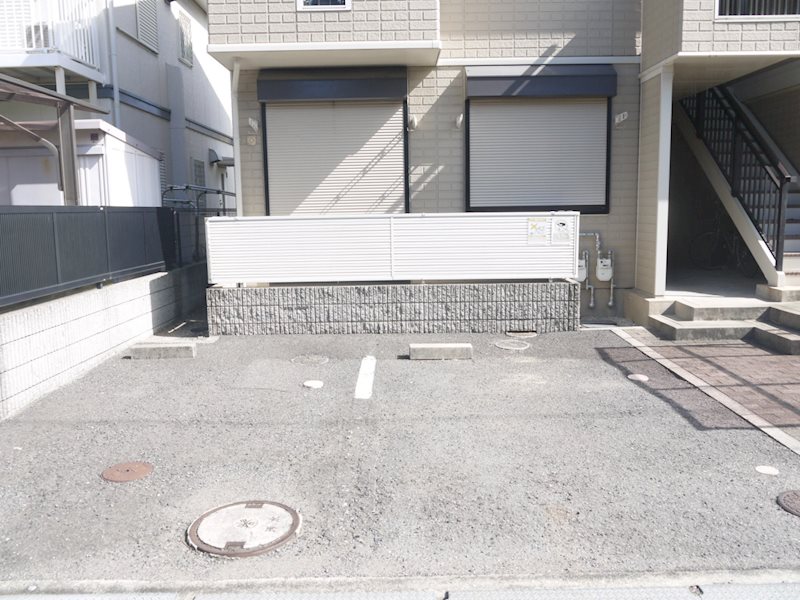 カドモト鳳 駐車場