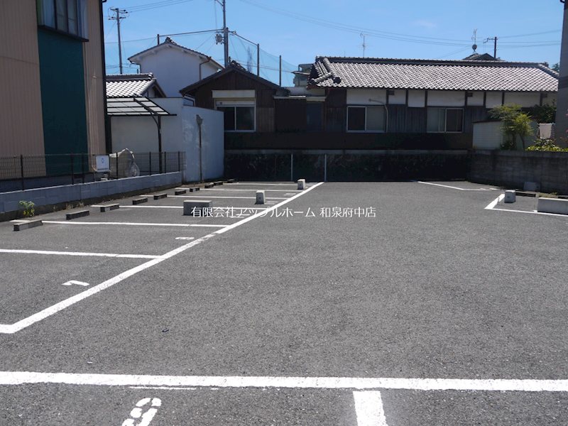 ＣＲＥＳＴ－６ 駐車場