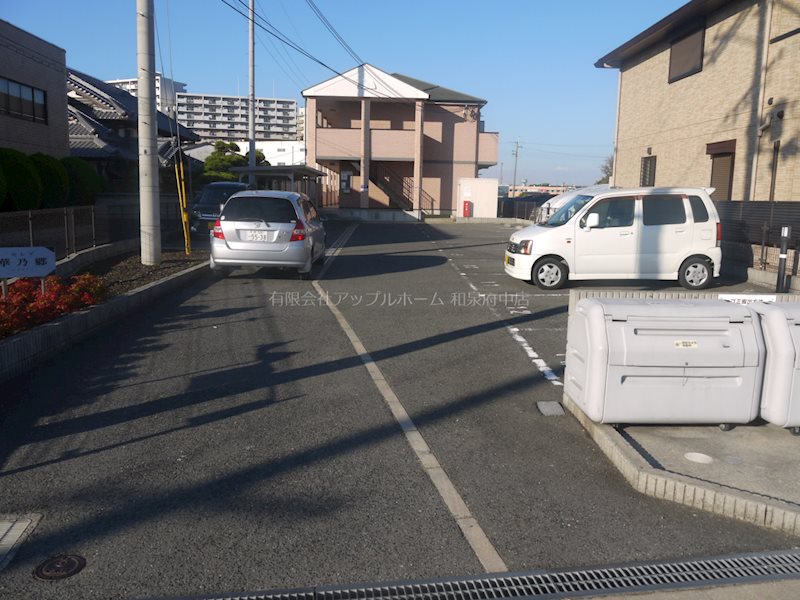 セレブ華乃郷 駐車場