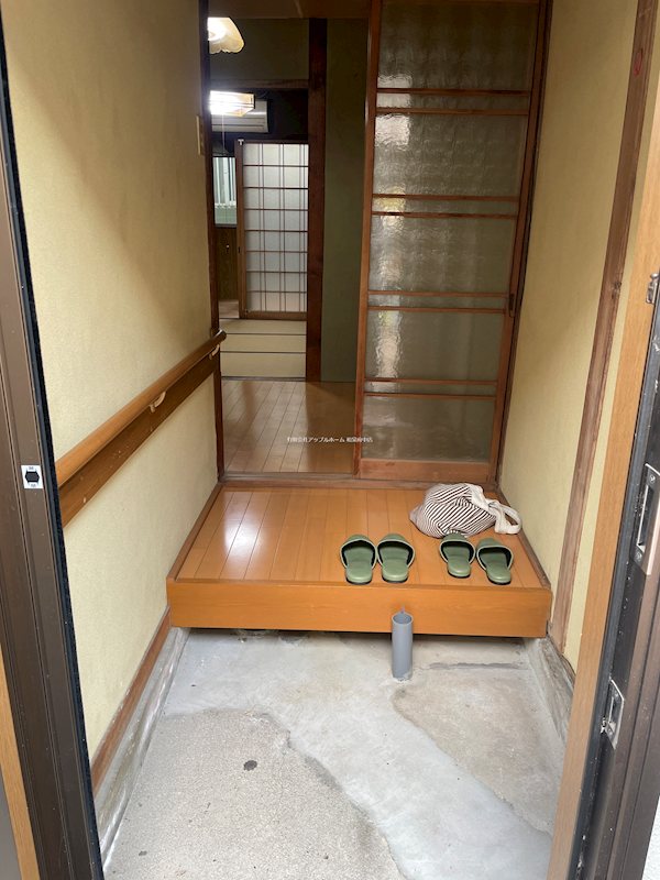 東助松町二丁目テラスハウス 玄関