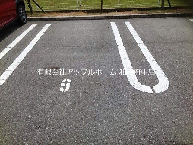ルミエル穴師 駐車場