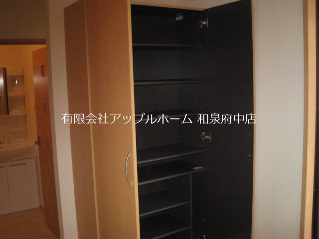 リバーウエスト 玄関