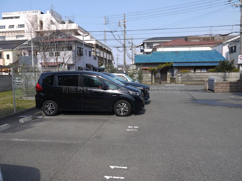 グロリオーサ 駐車場