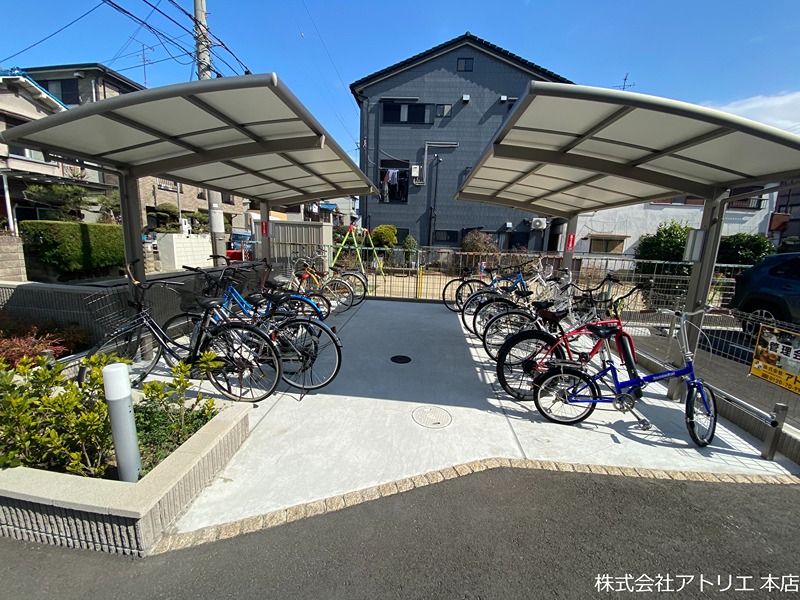 Casa Serena（カーザ　セレーナ）A棟 駐車場
