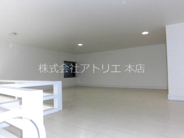 ディオーナ・コサカ ベッドルーム
