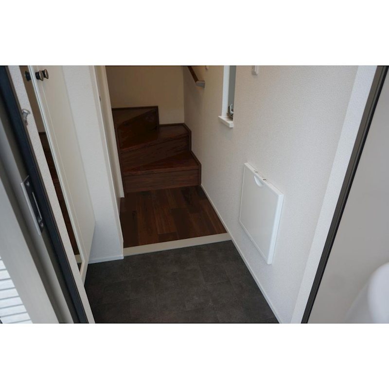 サンルイス高井田 玄関