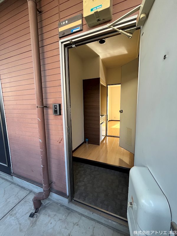 ウエストビレッジ 玄関