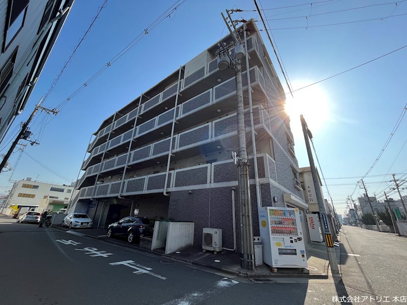 イスタナ・フセ 外観