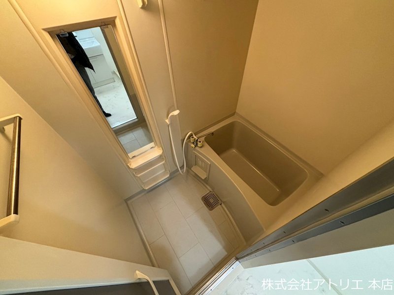 イスタナ・フセ 風呂画像