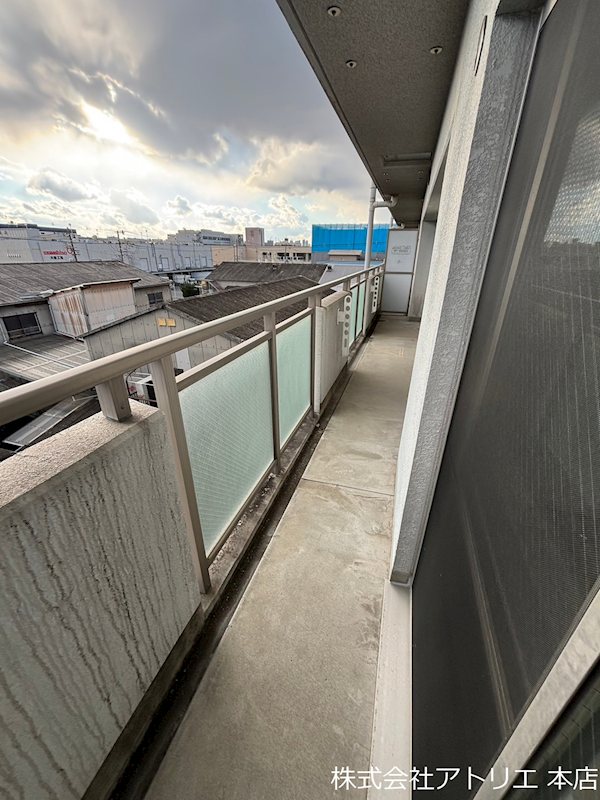 イスタナ・フセ ベランダ