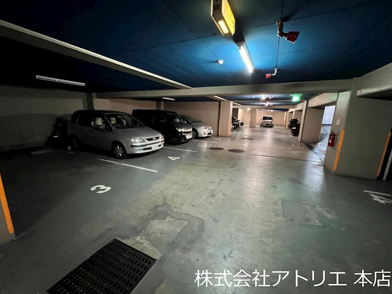 デイグランロイヤルヴィラ 駐車場