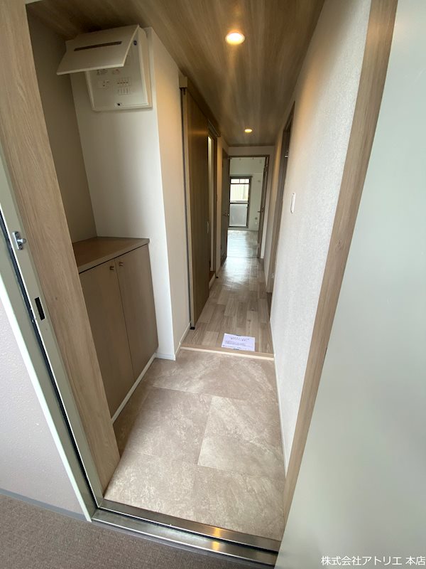 メディオグリシーナＦ 玄関