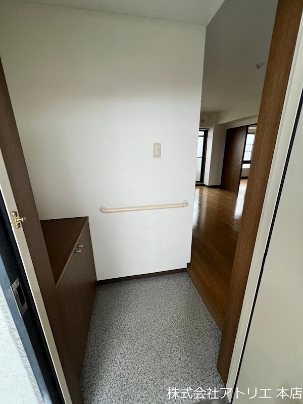 メゾンドボヌール 玄関