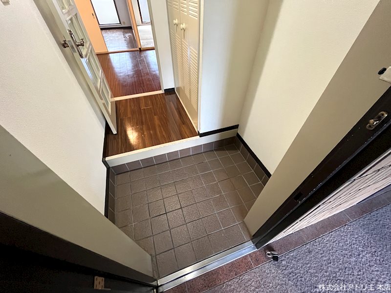 ラフォーレ高井田 玄関