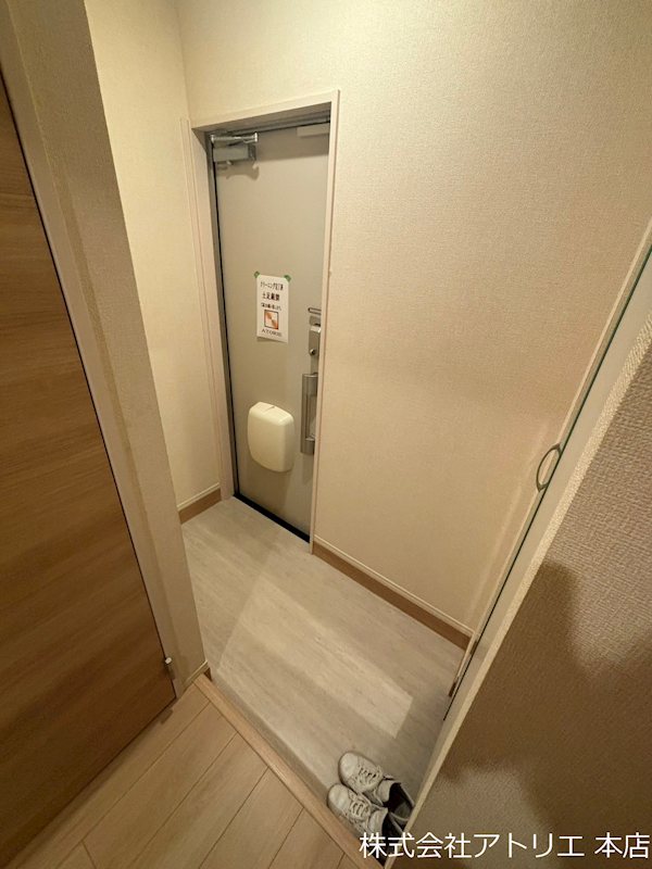 Casa Serena（カーザ　セレーナ）A棟 玄関