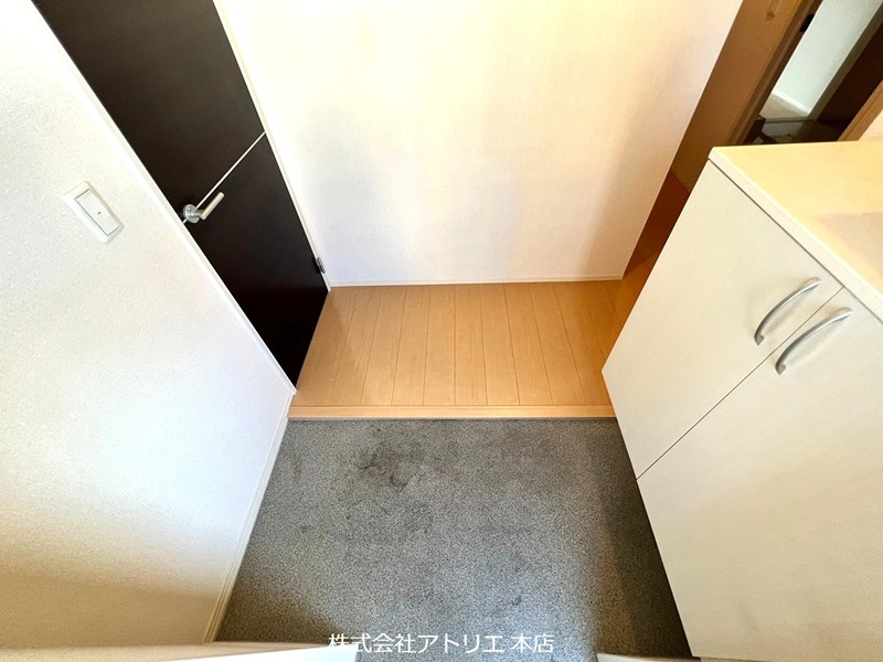 セントラルコート高井田 玄関