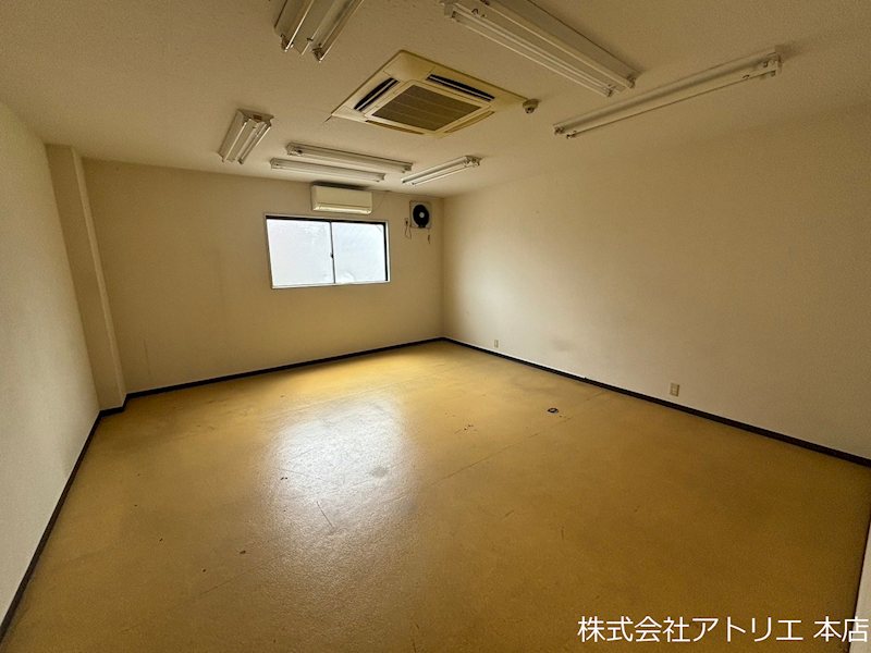オカベビル 玄関
