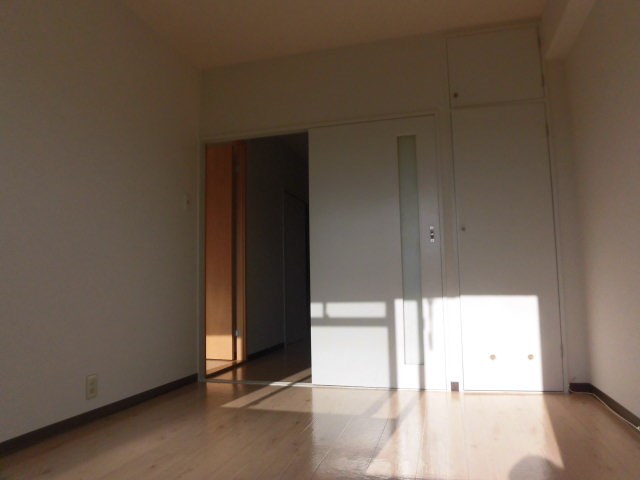 グランドファミリア高井田 ベッドルーム
