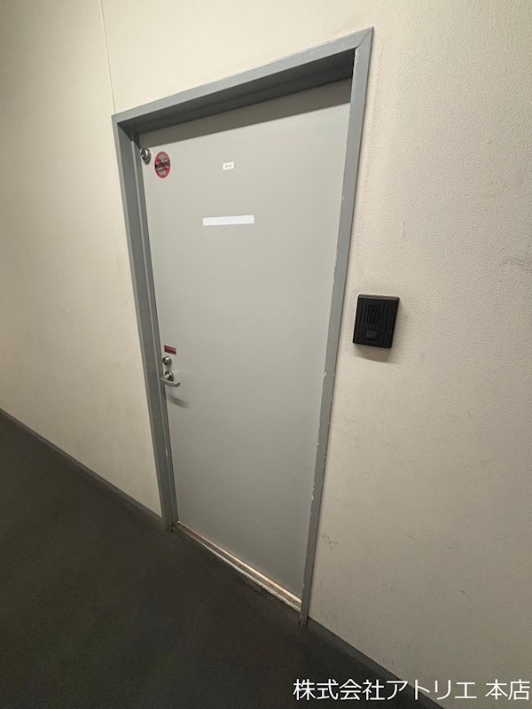 オカベビル 玄関