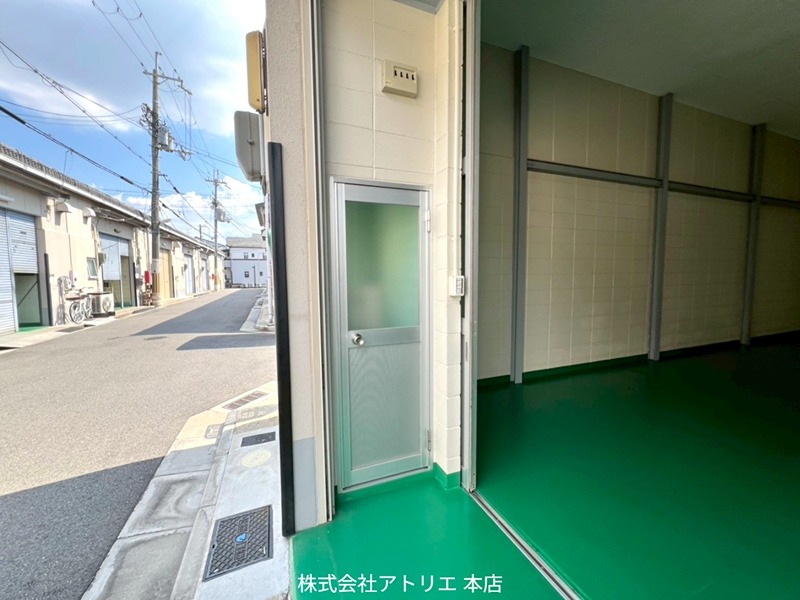 楠根3丁目貸倉庫・工場 玄関