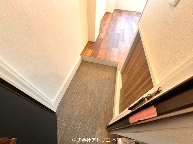 マルショービル 玄関