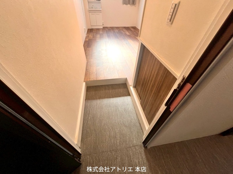 マルショービル 玄関