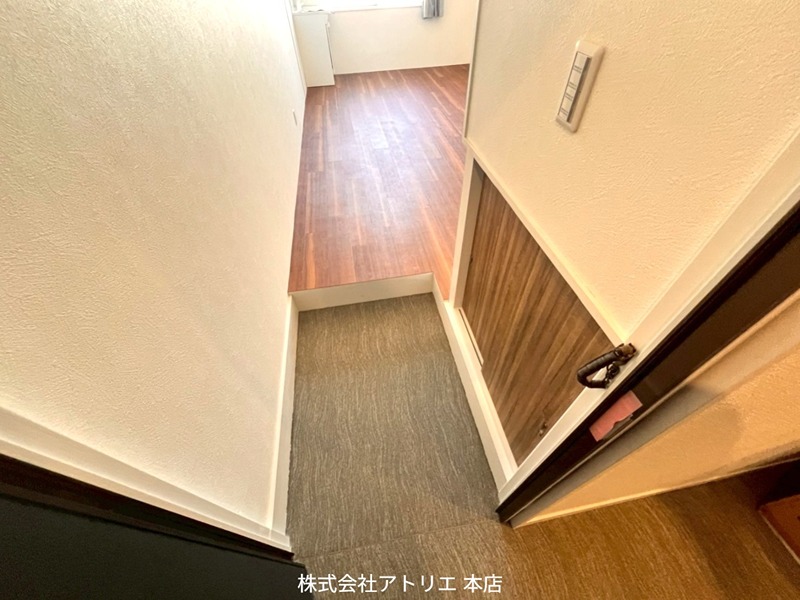 マルショービル 玄関