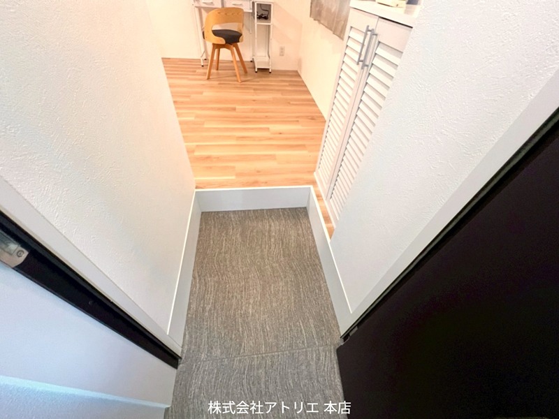 マルショービル 玄関