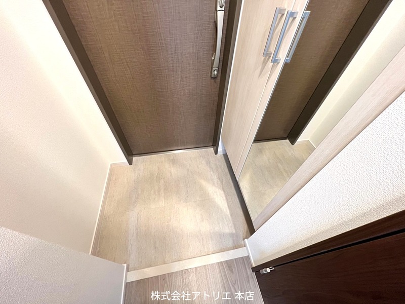 グランカーサ高井田 玄関