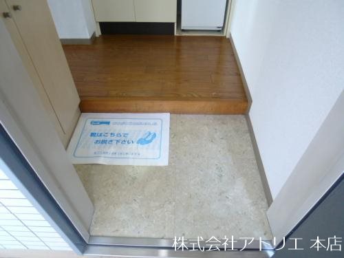 デリード高井田 玄関