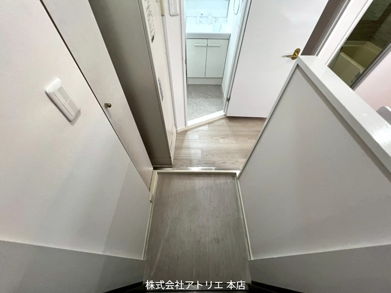 パークモダン高井田 玄関