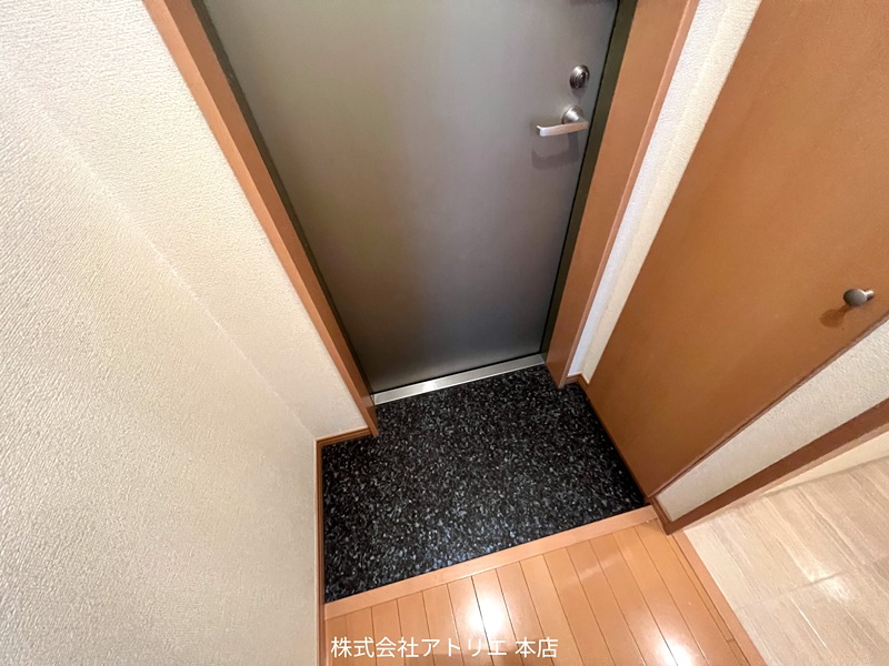 アンプルールフェール 玄関