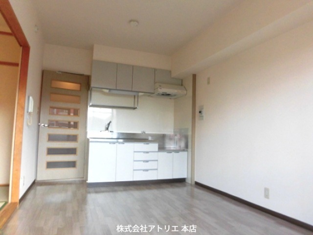 ＷＥＳＴヒルズ新鴻池 リビング