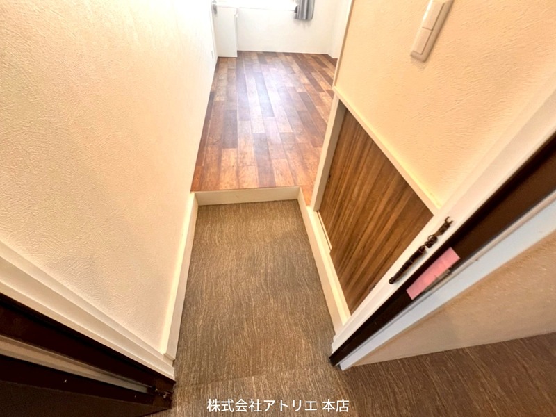 マルショービル 玄関