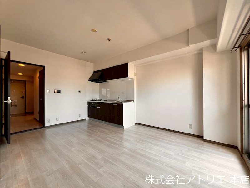 トライアンファルアーク リビング