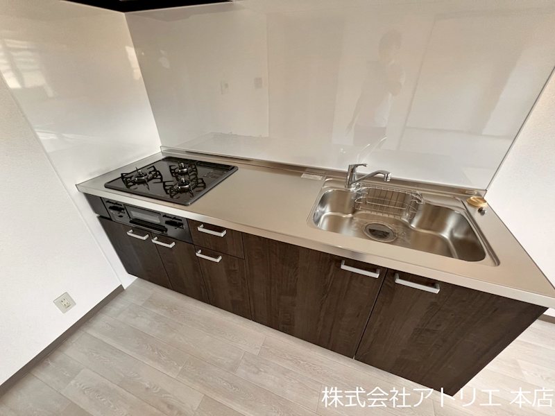 トライアンファルアーク キッチン