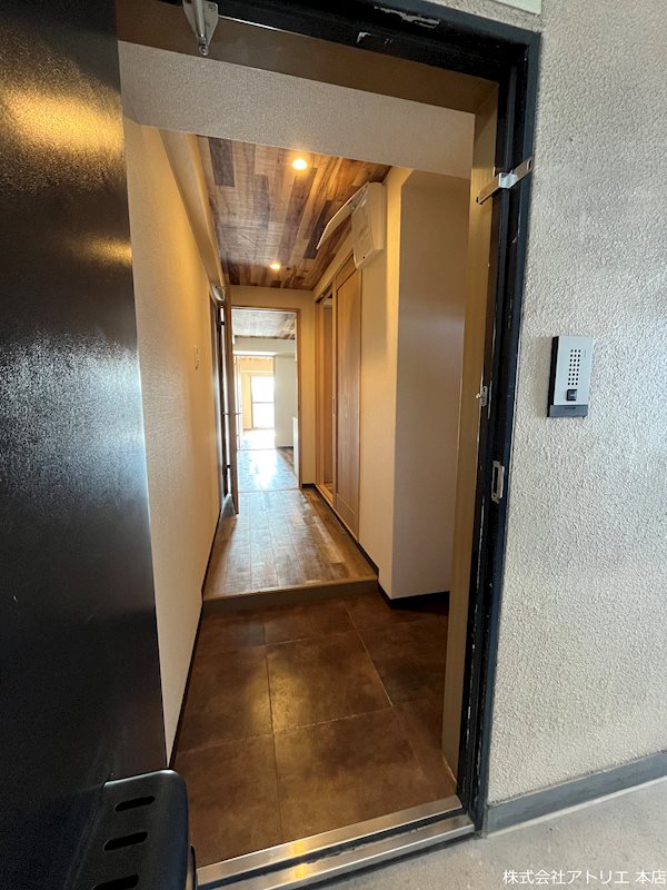 ATORIE Base Aramoto 玄関