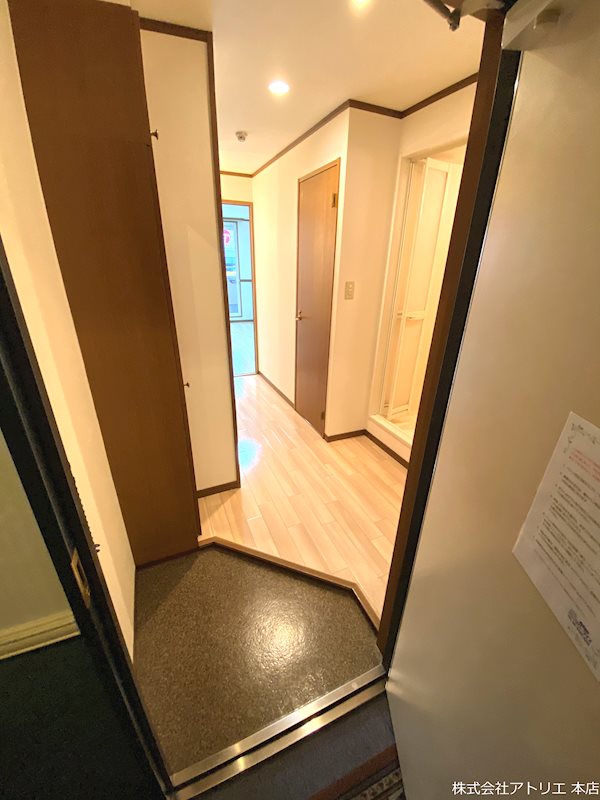 リバーライズ高井田 玄関