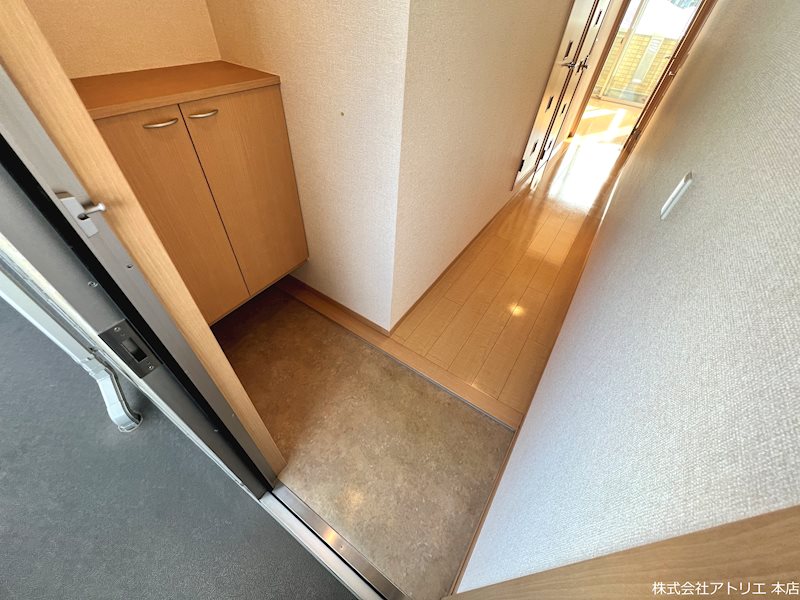 メゾングリスィーヌ 玄関