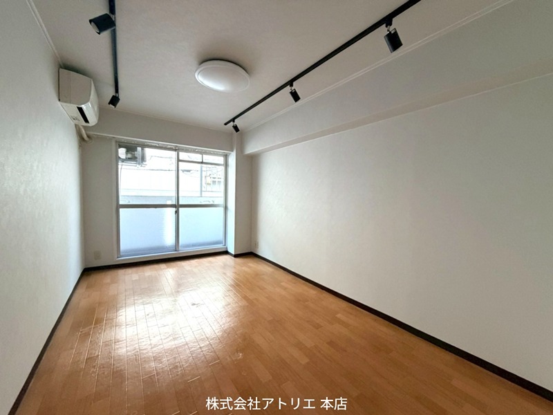 SANTO LALUZ CHODO リビング