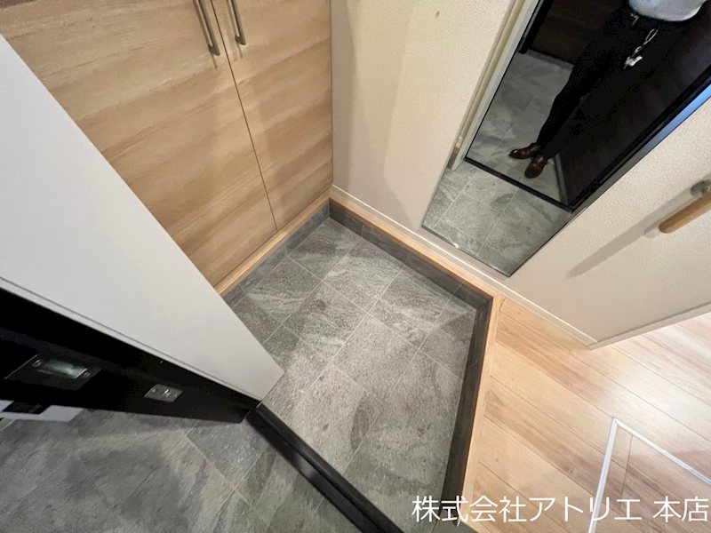 シャーメゾン　セレナ　ヴィラ小阪E 玄関