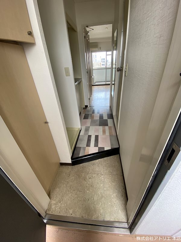 デリード高井田 玄関