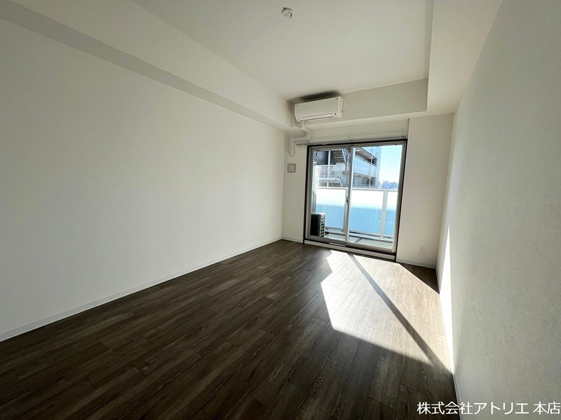 フォーリアライズ大阪エレナ リビング