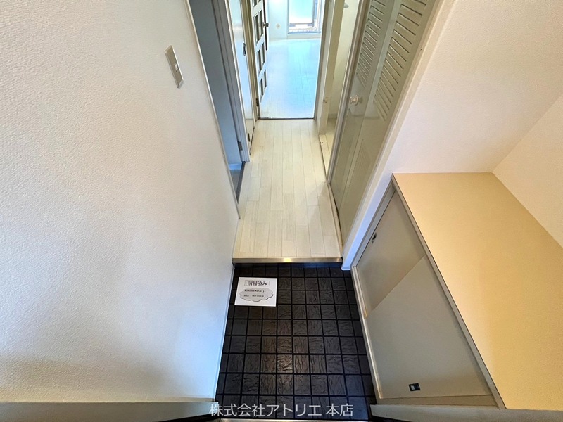 シロハイヌ吉田 玄関