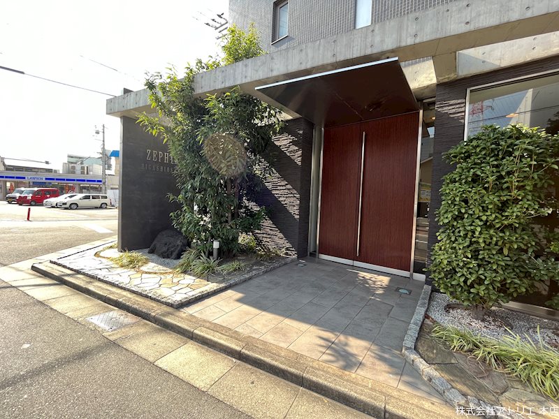 ゼファー東大阪 エントランス