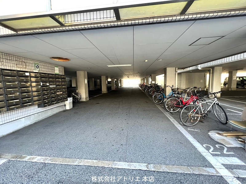 コーポフェルメール 駐車場